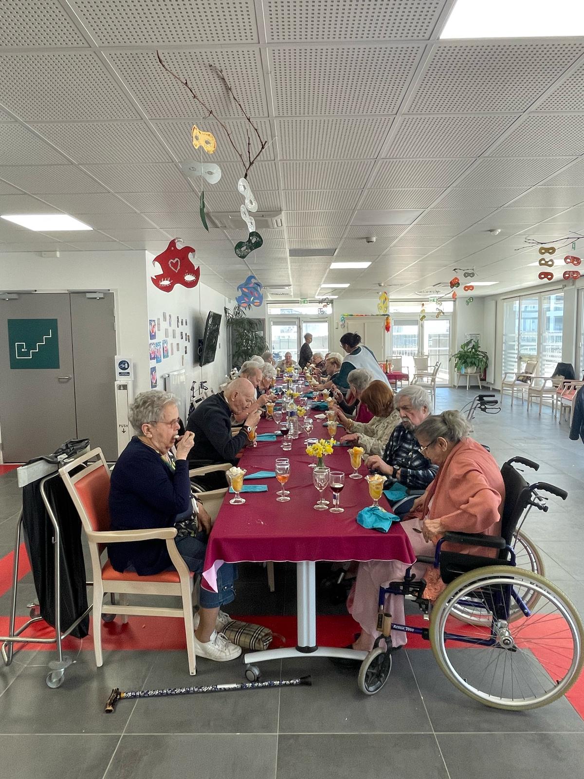 Groupe repas Steack Frites - 060325