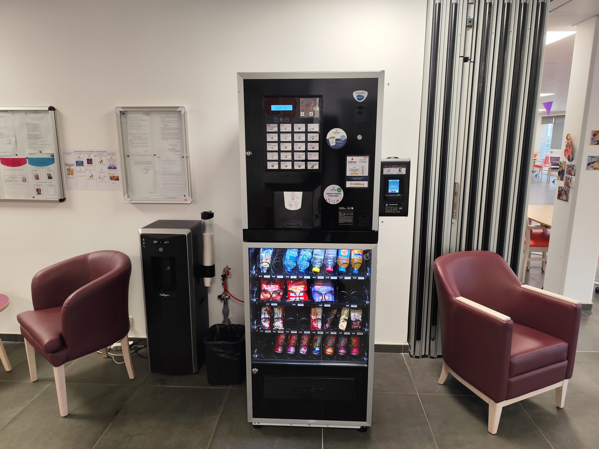 Pause gourmande - un distributeur de boissons et denrées installé sur les deux sites - 220925
