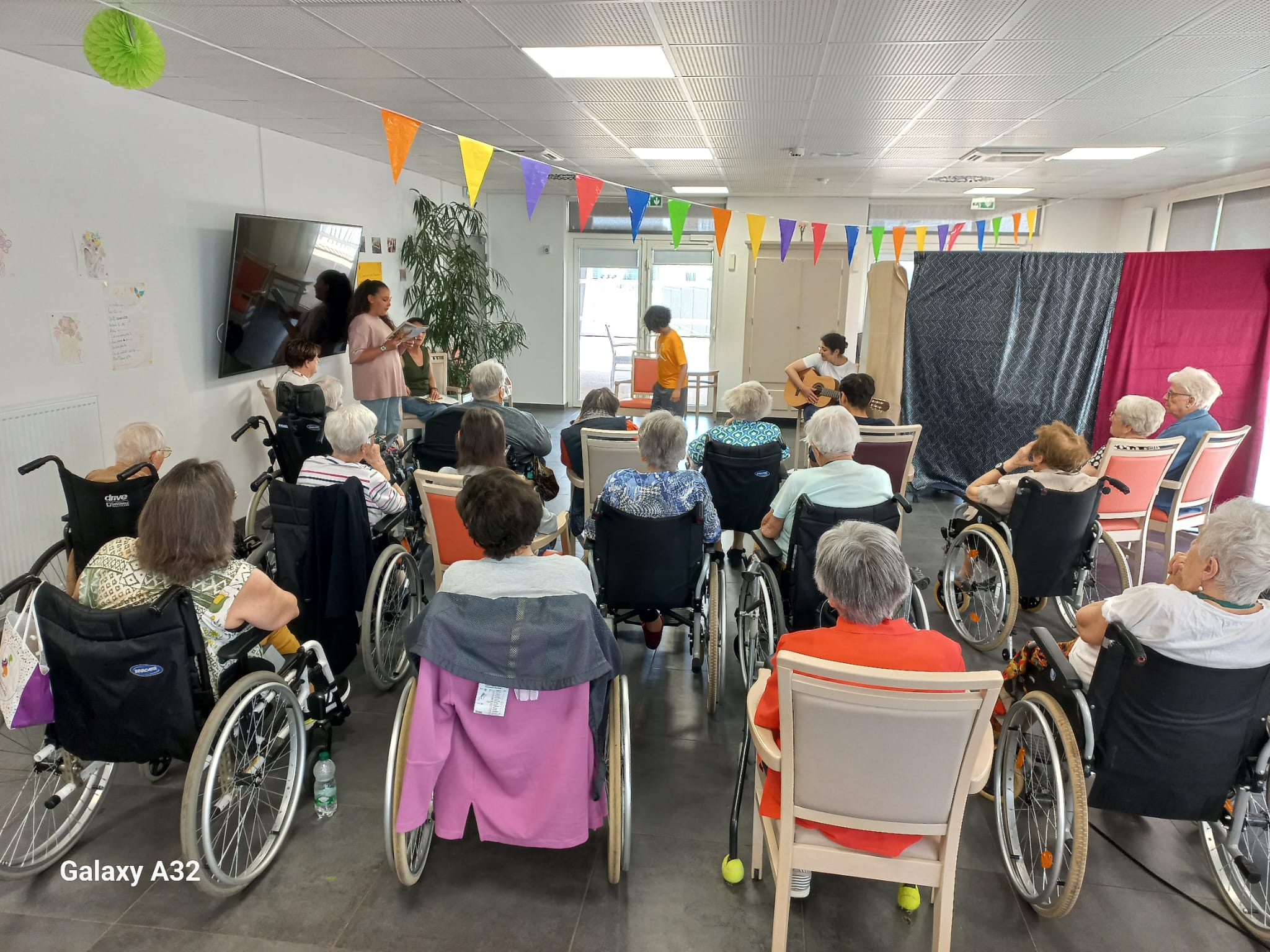 Lecture de contes par les élèves du collège du chapitre aux Jardins Voltaire 28062026