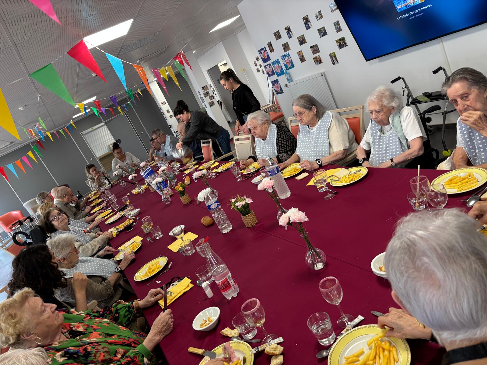 Repas convivial Jardins Voltaire 220525