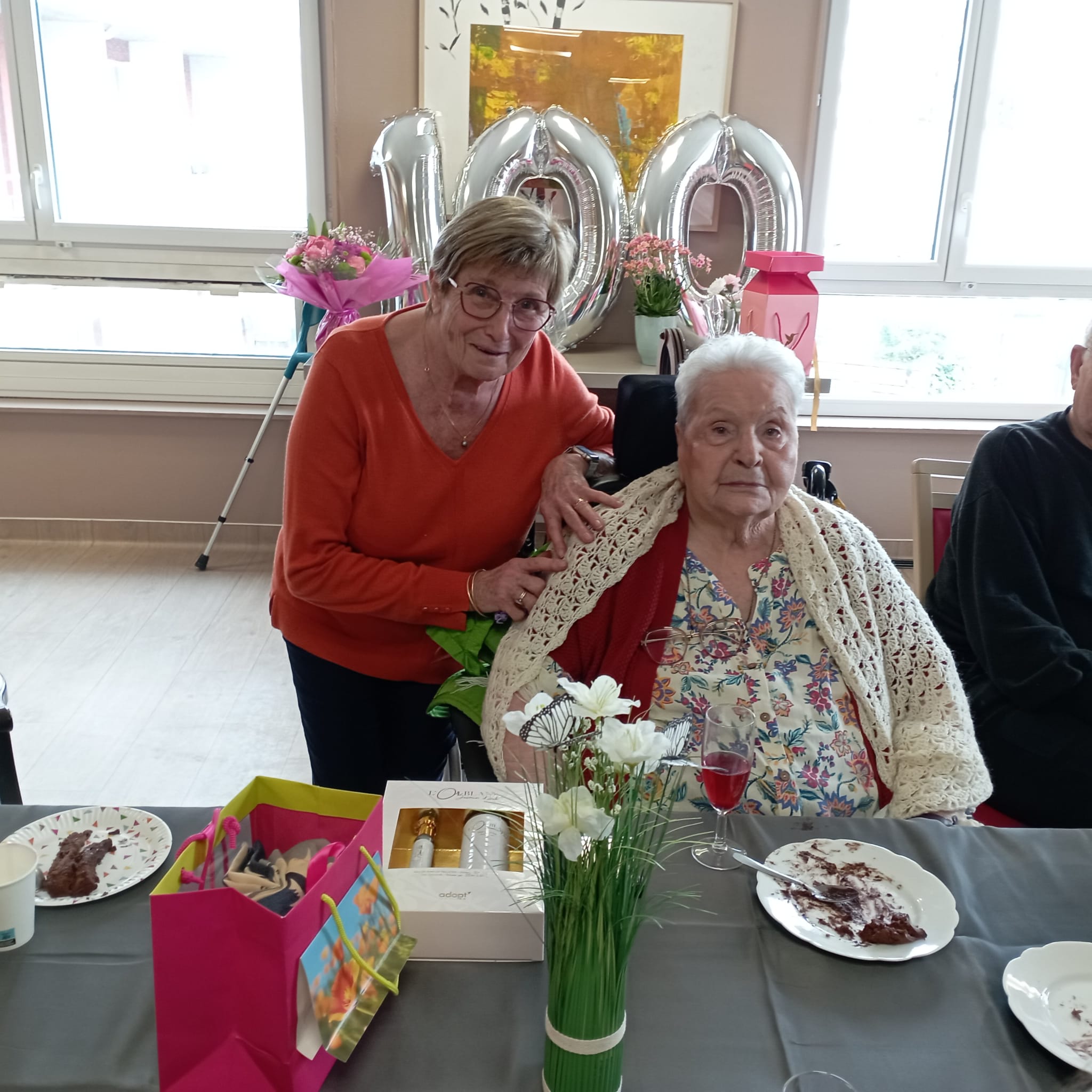 Après-midi festif pour les 100 ans de Mme DELAUNE aux Bégonias - 250424