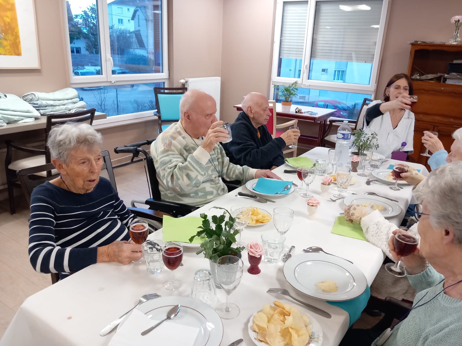 Repas des nouveaux résidents aux Bégonias - 260224