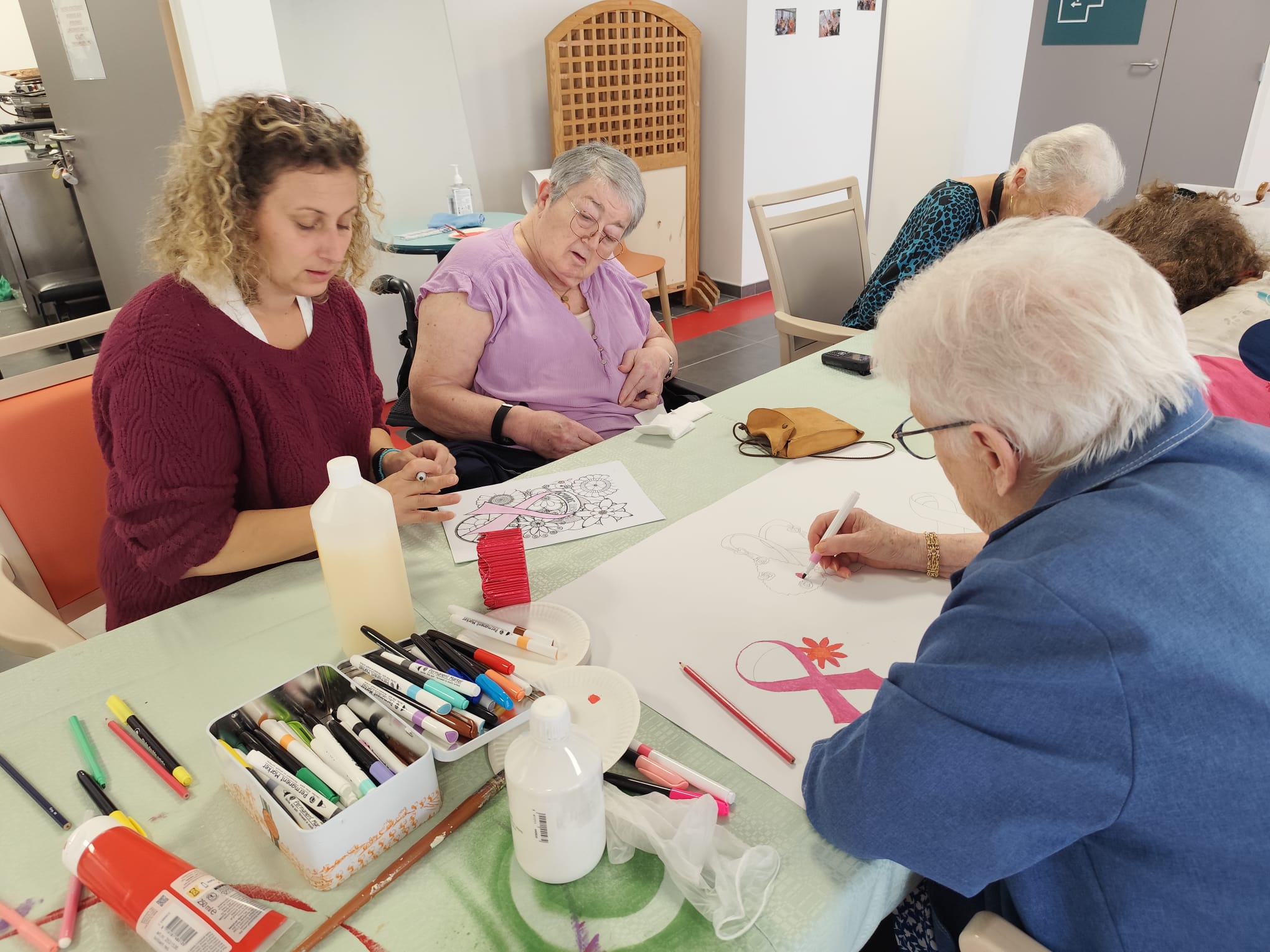 Un peu de coloriage pour préparer Octobre rose - 060924