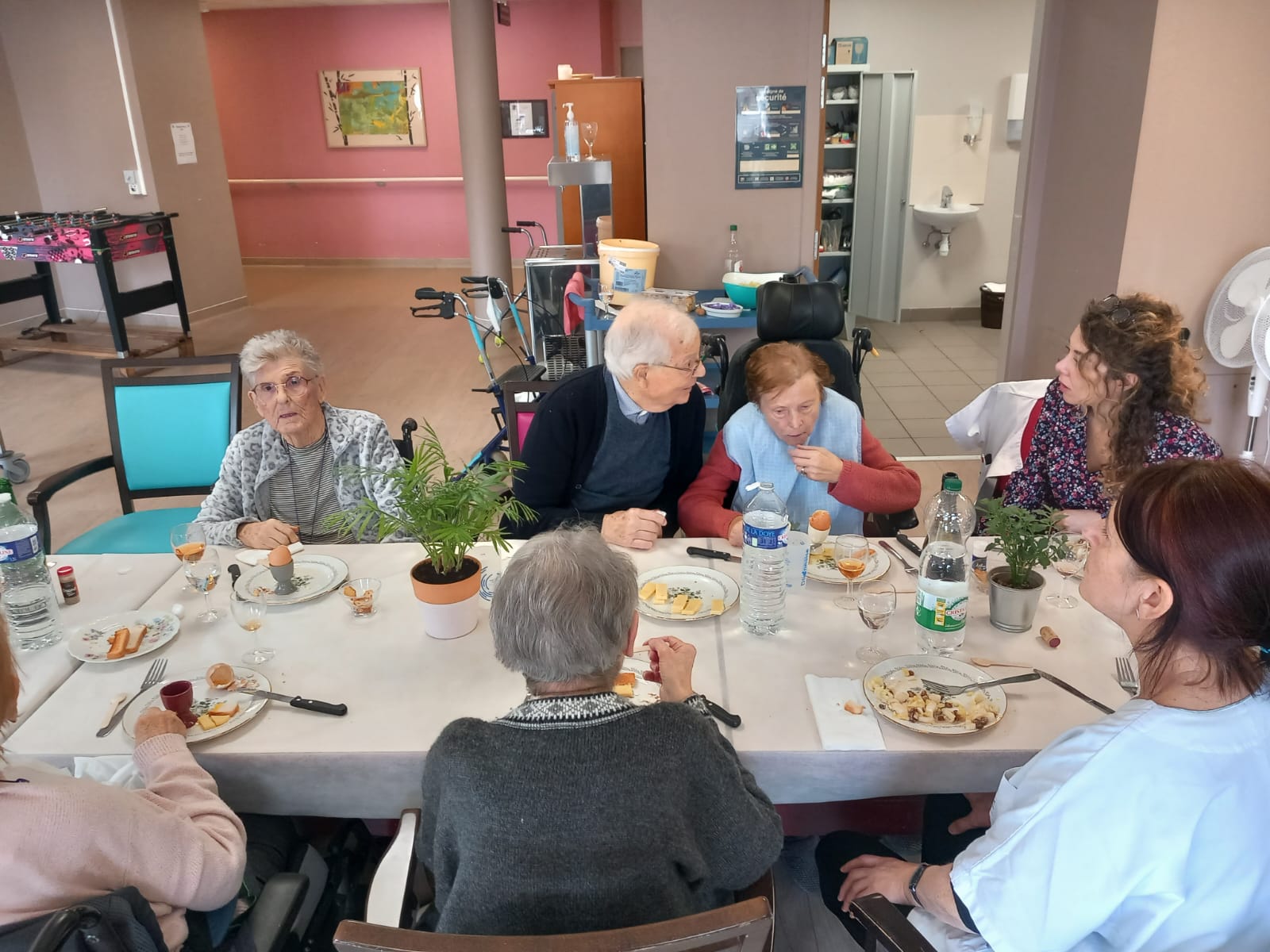 Repas des nouveaux arrivants à l'EHPAD des Bégonias - 221123
