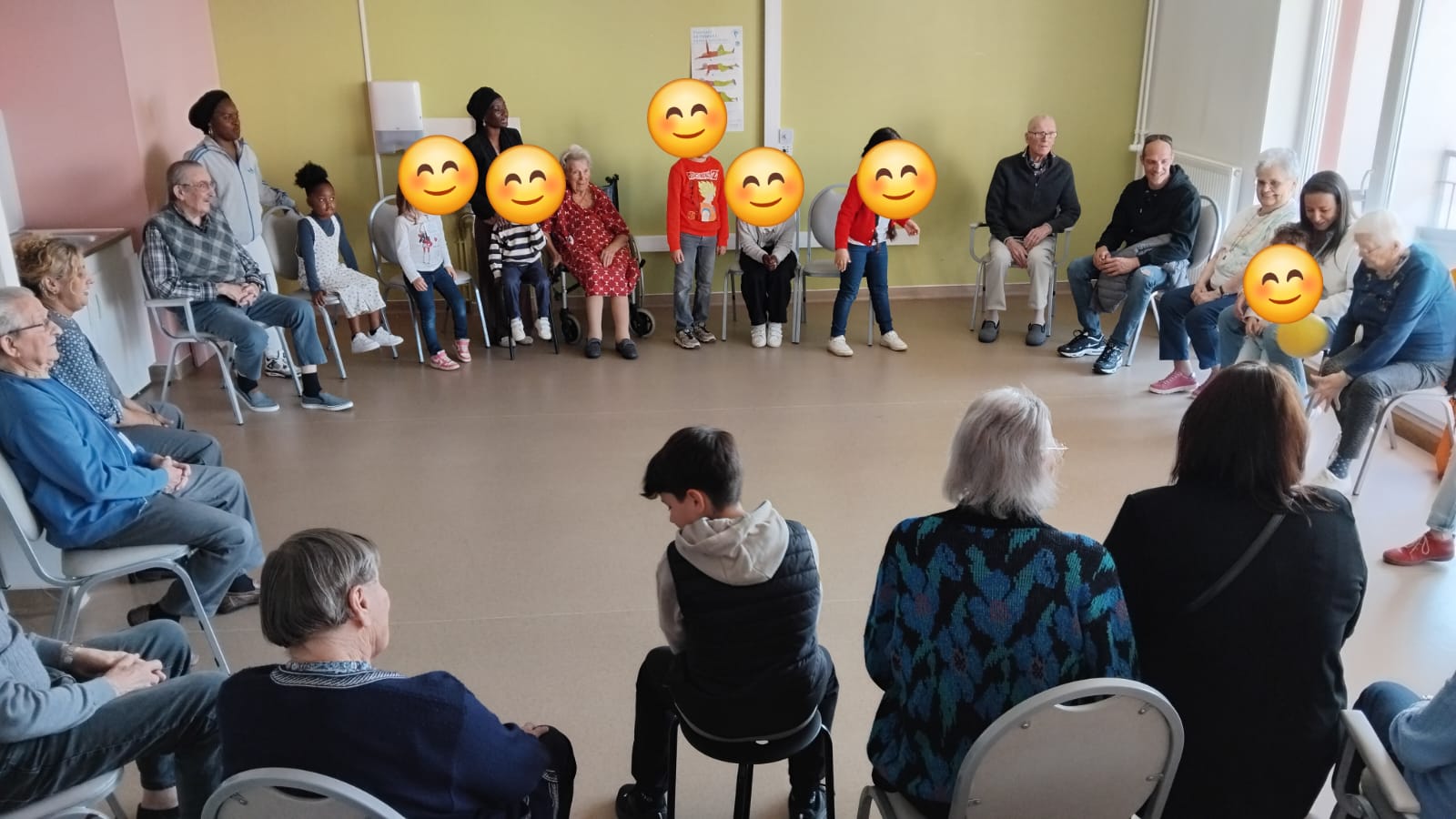 Les enfants du personnel sont venus passés du temps avec les résidents des Bégonias. Avril 2026