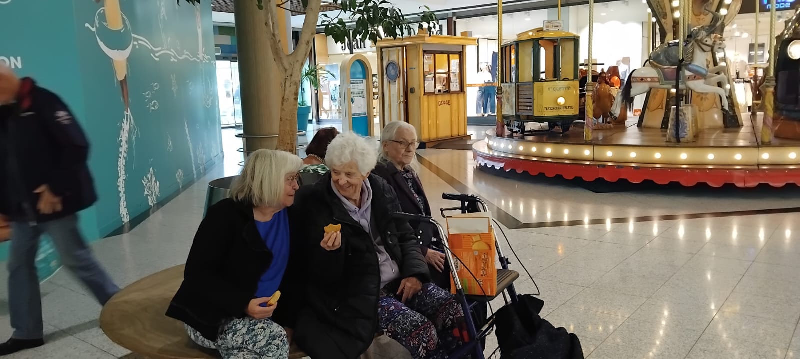 Sortie shopping centre commercial de Quetigny le 23/09 avec les résidents des Bégonias 