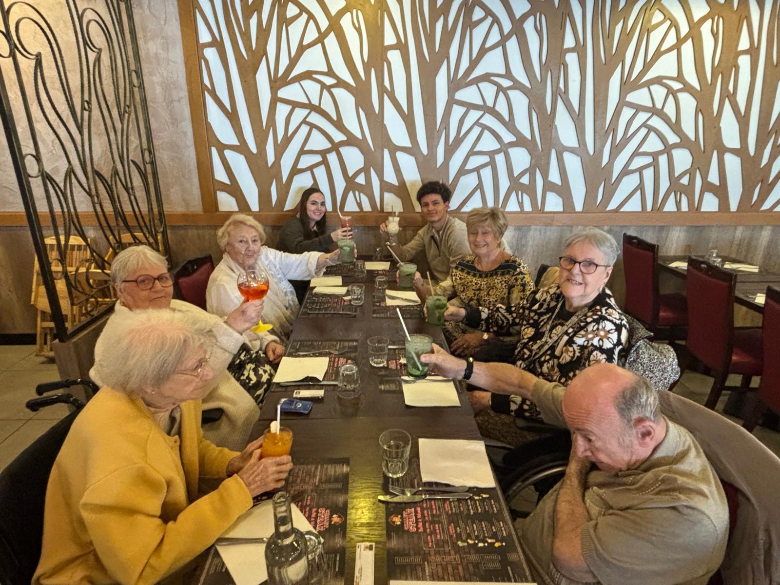 Sortie au Chalet du Steak ce vendredi 7 novembre 2025 avec les résidents des Jardins Voltaire