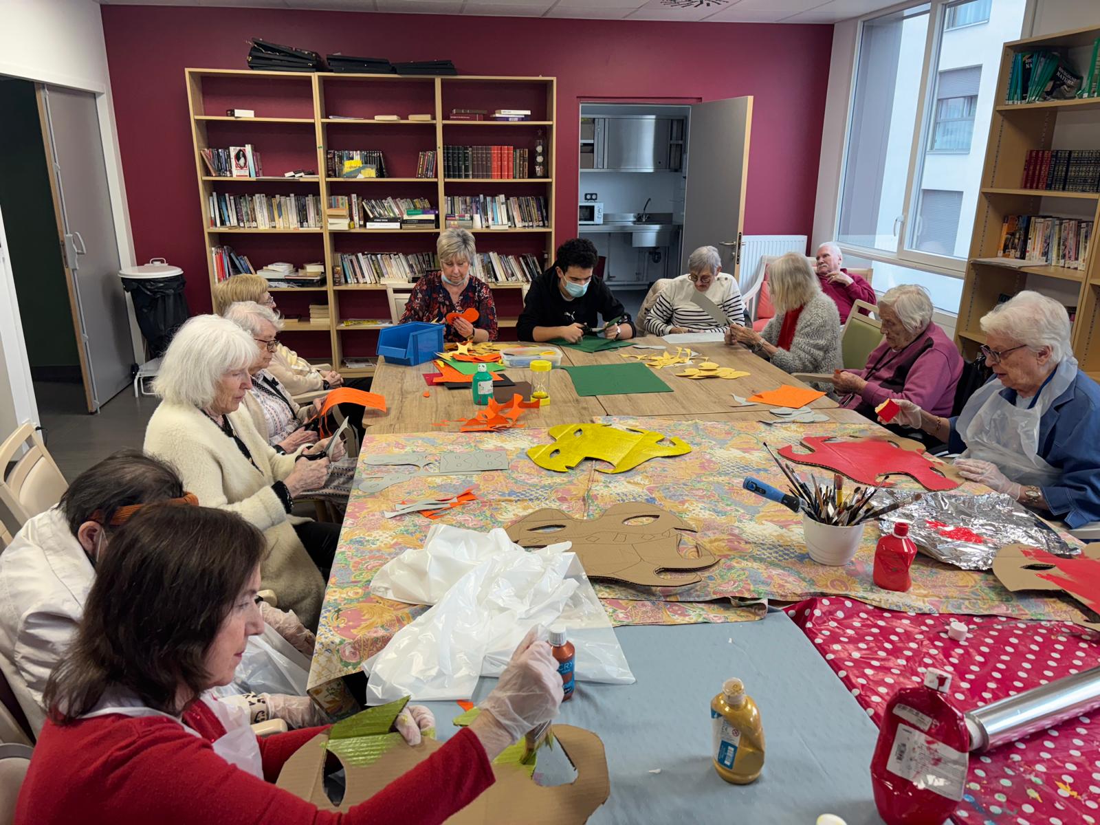 Bricolage pour le carnaval à Voltaire - 050225 