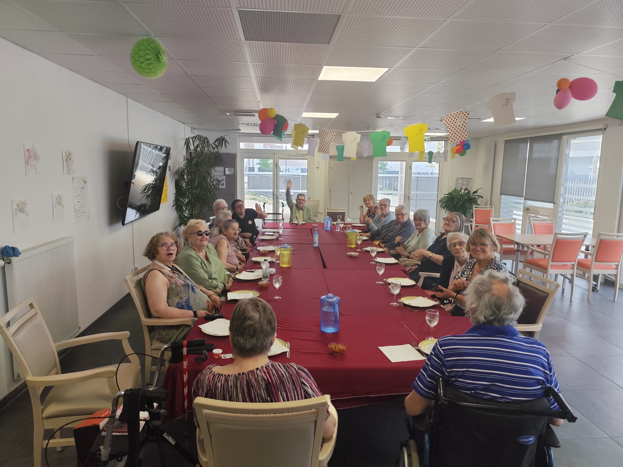 Groupe repas croques-monsieurs aux Jardins Voltaire 05082026