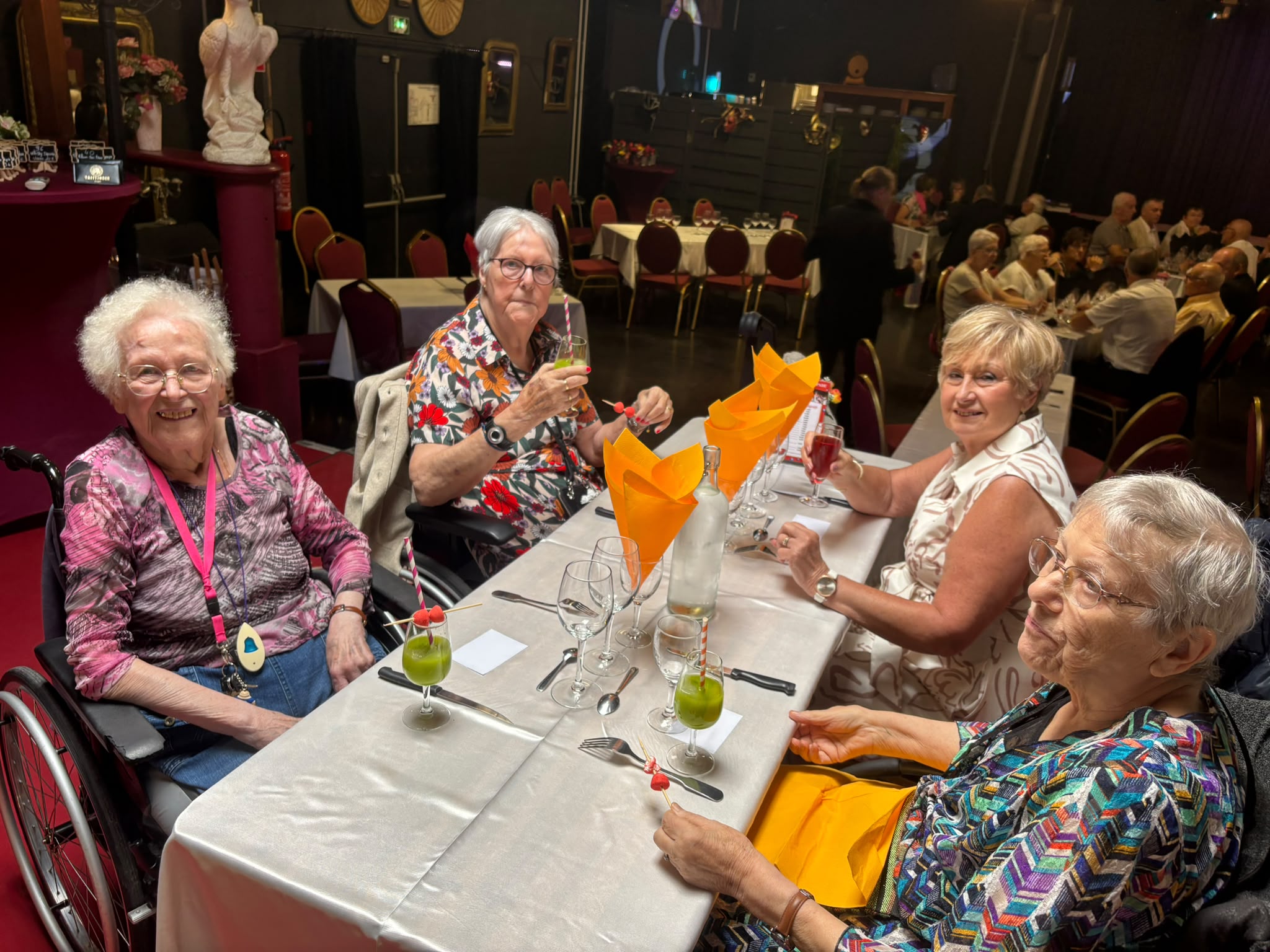 Sortie au cabaret l'Escapade avec les résidents de l'EPCAPA 17092026