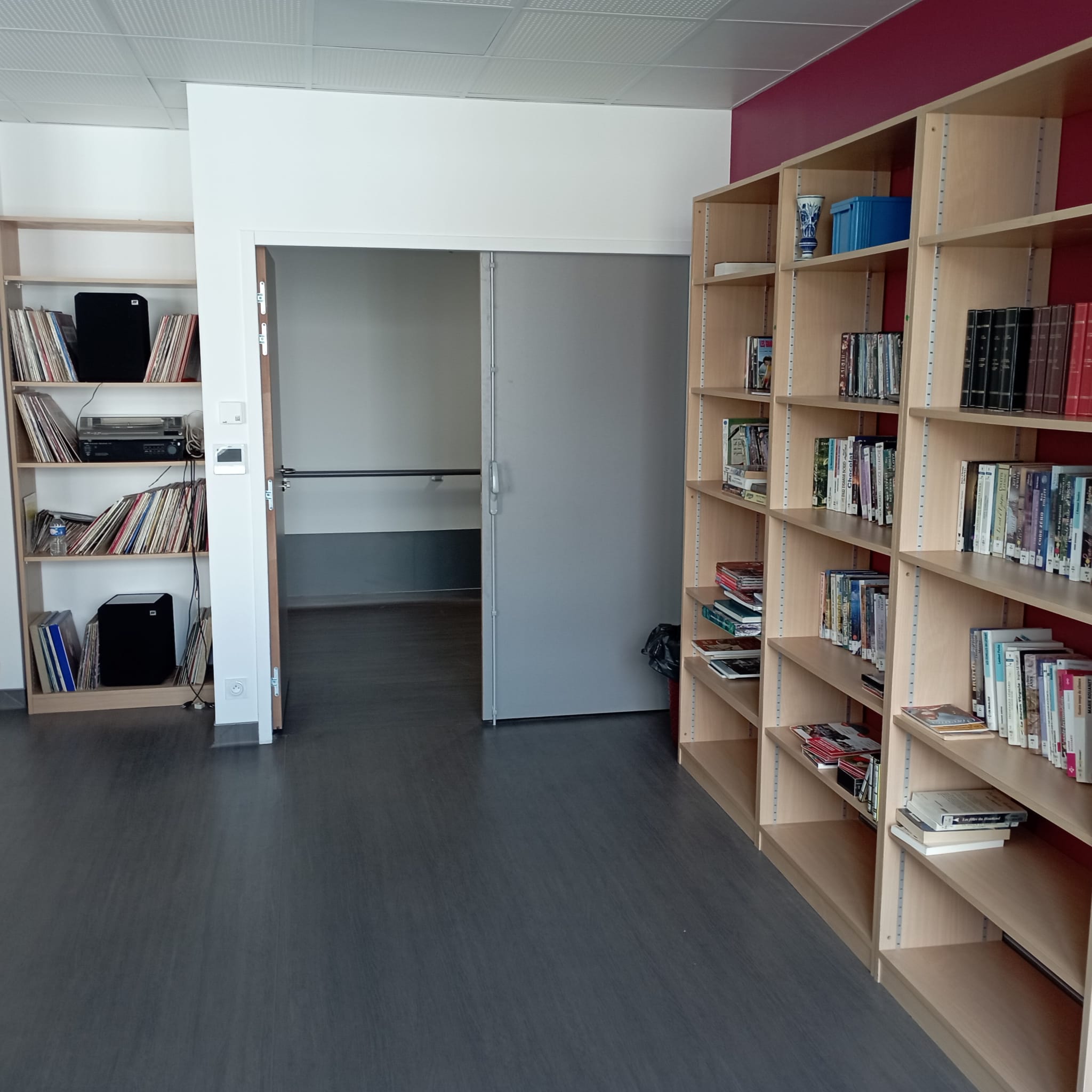 Découverte de la bibliothèque de l'EHPAD les Jardins Voltaire (3ème étage) - 030624