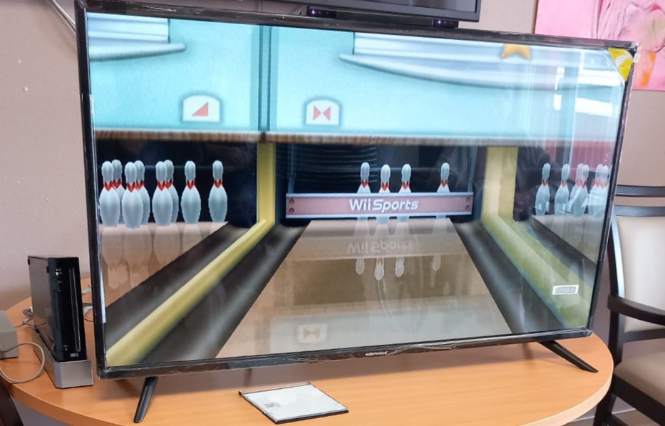 Les résidents s'essaient aux jeux vidéos avec la Nintendo WII et WII Sports - 270723