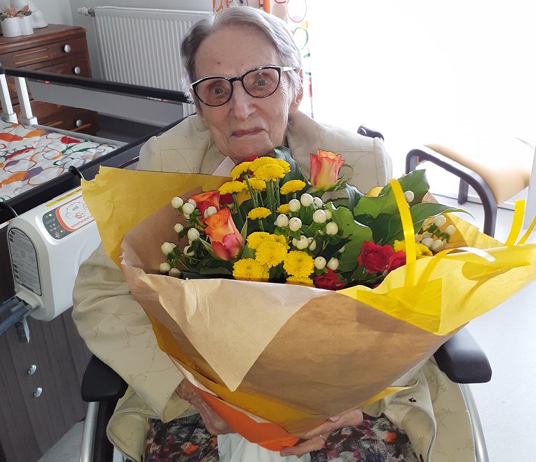 Résidente Bégonias Mme THEUREL avec bouquet